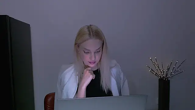 Lia_noo_regrets Adlı Modelin Web Kamerası Şovu