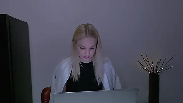 Lia_noo_regrets' Webcam Show