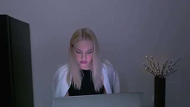 Lia_noo_regrets' Webcam Show