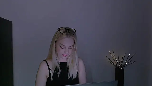 Lia_noo_regrets' Webcam Show