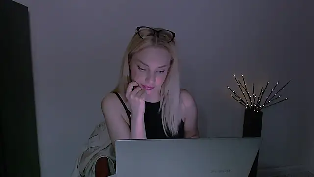 Lia_noo_regrets webcam show