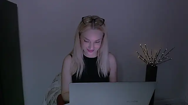 Lia_noo_regrets Show in webcam