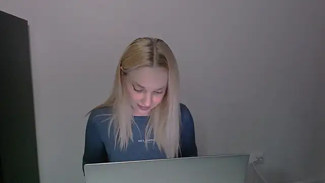הופעת וובקאם של Lia_noo_regrets