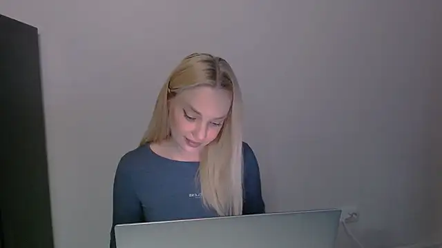 Lia_noo_regrets' Webcam Show