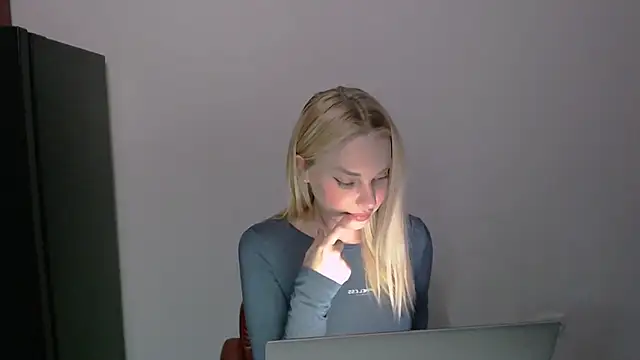 Lia_noo_regrets Show in webcam