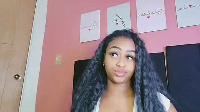 MySugarmoomy Adlı Modelin Canlı XXX Sohbeti