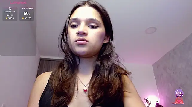 Chat +18 de Roxxi_2110 ao vivo