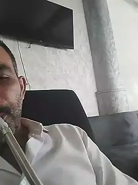 salimbasha: διαδικτυακό σόου στην κάμερα