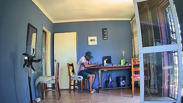 SHORTGUN_STALLION Show Webcam