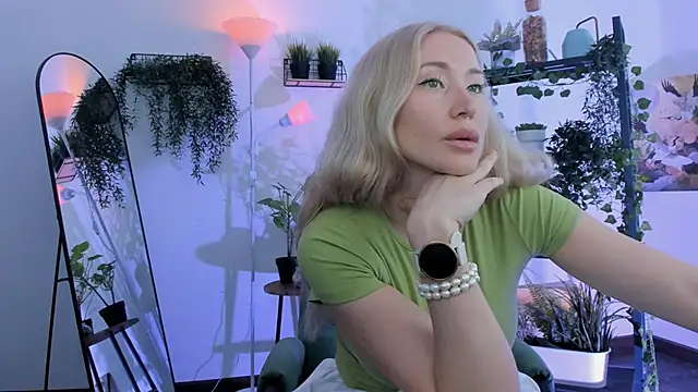 AstraMonroe Chat XXX in diretta