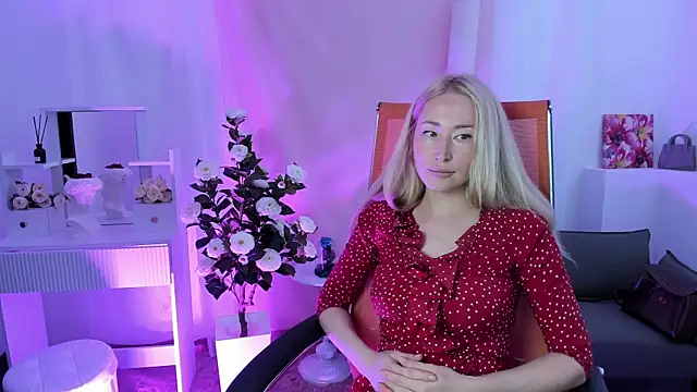 AstraMonroe: онлайн-секс-чат