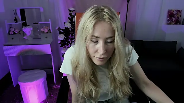 AstraMonroe Live XXX Chat