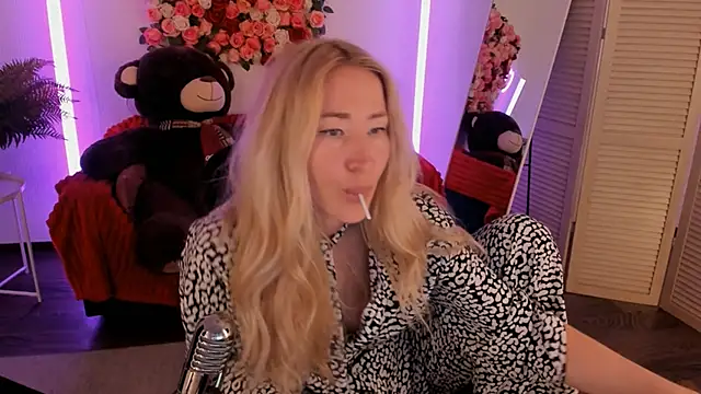 Chatroom XXX en direct de AstraMonroe