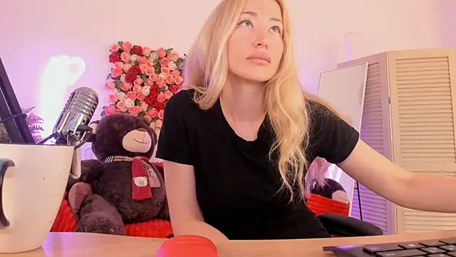 AstraMonroe Adlı Modelin Canlı XXX Sohbeti