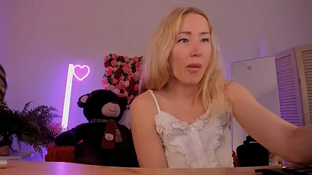 AstraMonroe élő XXX-chatje