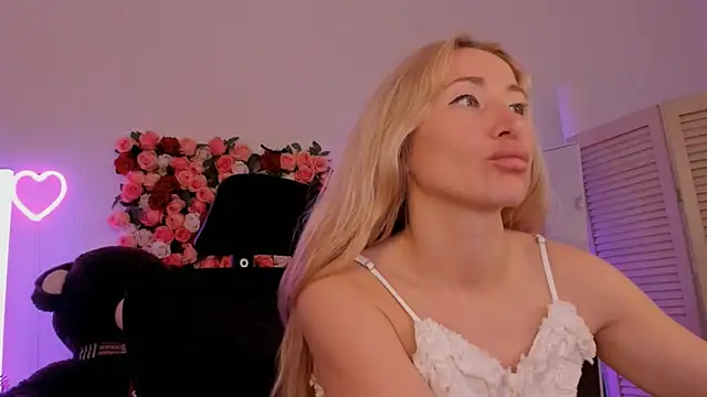 AstraMonroe's Webcam Show