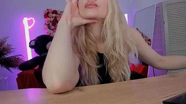Chat +18 de AstraMonroe ao vivo