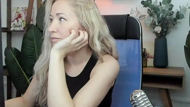 AstraMonroe's Live XXX Chat