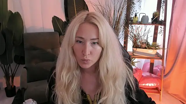 AstraMonroe Chat XXX live