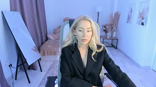 AstraMonroe live XXX chat