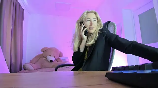 عرض كام AstraMonroe
