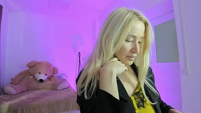 AstraMonroe Adlı Modelin Canlı XXX Sohbeti