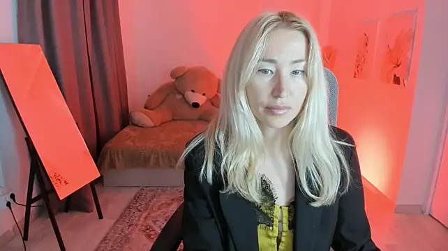 AstraMonroe Adlı Modelin Canlı XXX Sohbeti