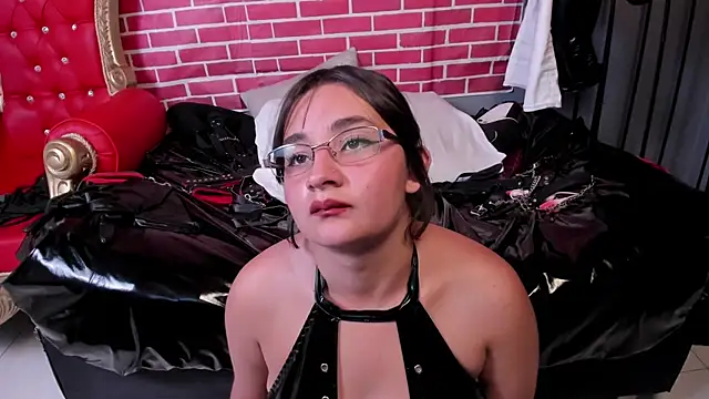 LiliThara's Live XXX Chat