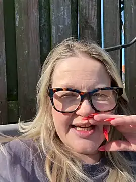 SuzieSub – webcam-show