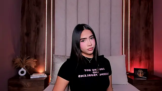 LucySalvatore_'s Live XXX Chat