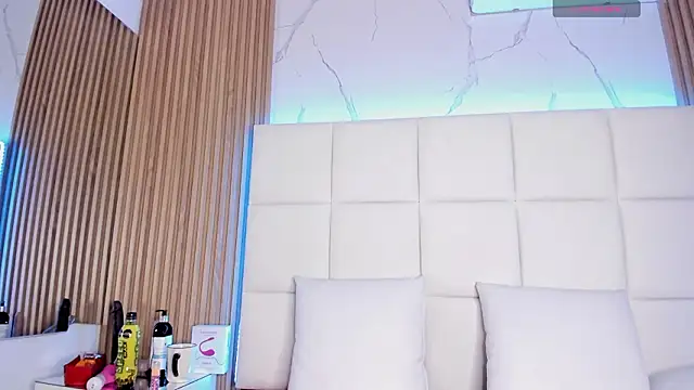 Meloddy_Parkerr_ Adlı Modelin Canlı Sohbet Odası