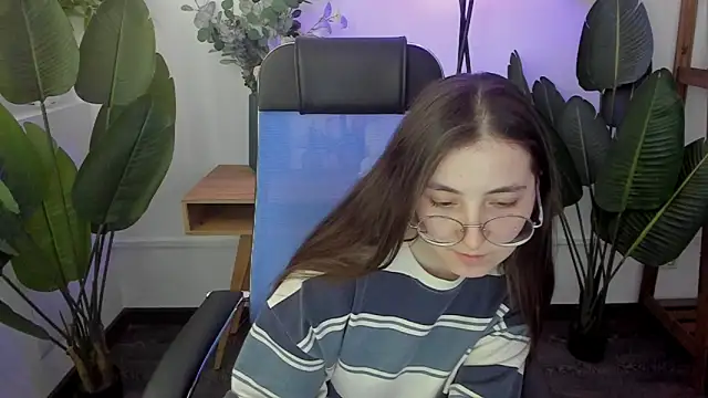 VirtuallVoyant Chat XXX live