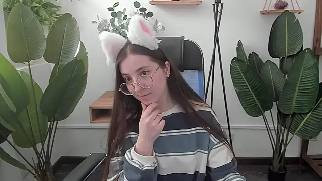 VirtuallVoyant's Live XXX Chat