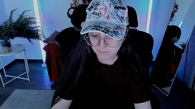VirtuallVoyant's Live XXX Chat