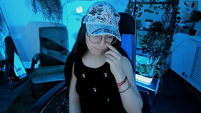 VirtuallVoyant's Live XXX Chat