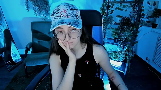VirtuallVoyant's Live XXX Chat
