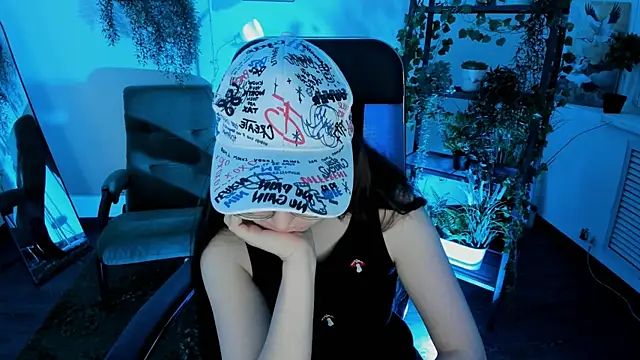 VirtuallVoyant's Live XXX Chat