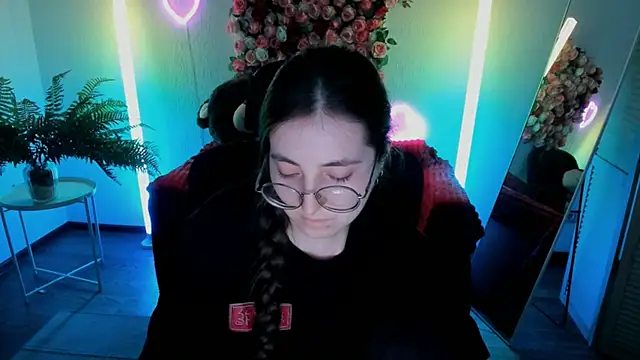 VirtuallVoyant's Live XXX Chat