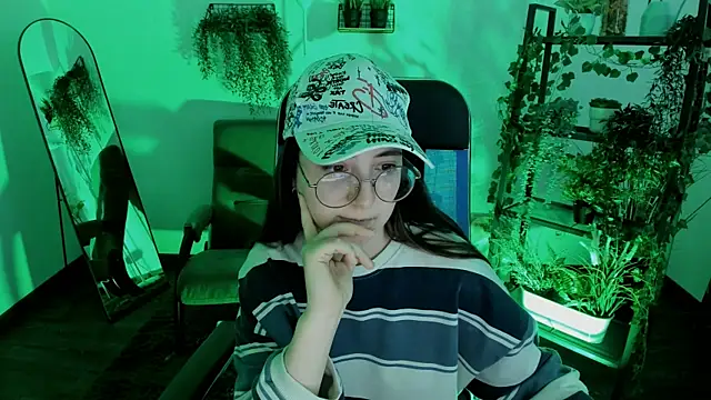 VirtuallVoyant Chat XXX live