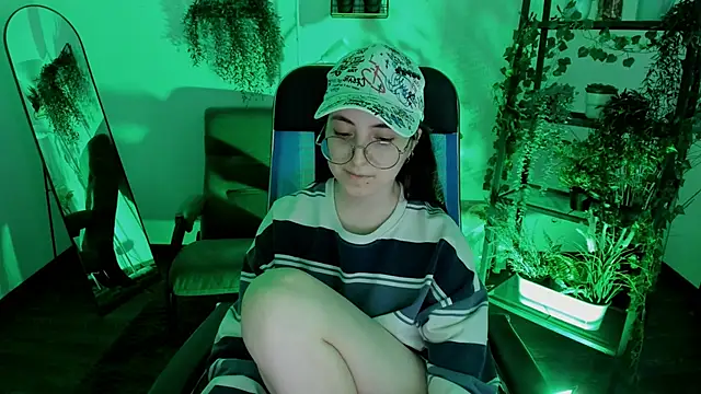 VirtuallVoyant live XXX chat