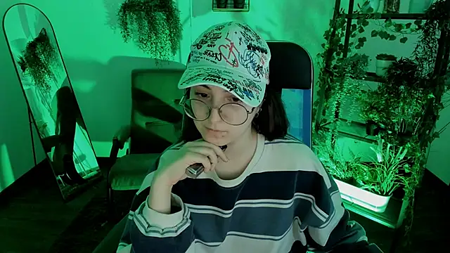 VirtuallVoyant's Live XXX Chat