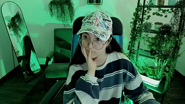 VirtuallVoyant's Live XXX Chat