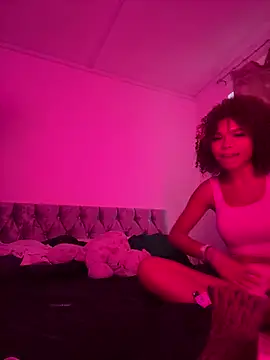 Kayla19XX webkamerás műsora