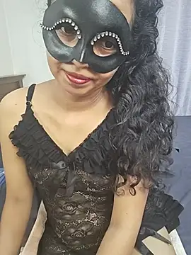 Qween_Sasha Adlı Modelin Canlı XXX Sohbeti