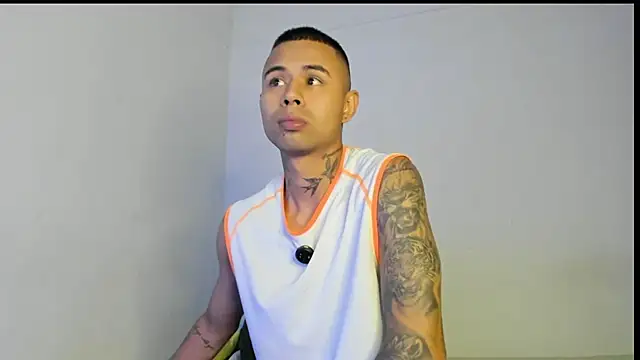 _Logan_Colton_のウェブカメラショー