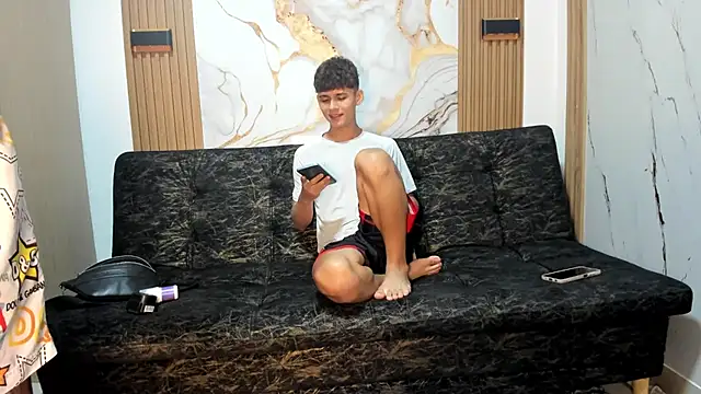 willy_sexxx18's Webcam Show