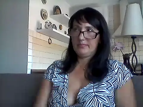 Elena48324's Live XXX Chat