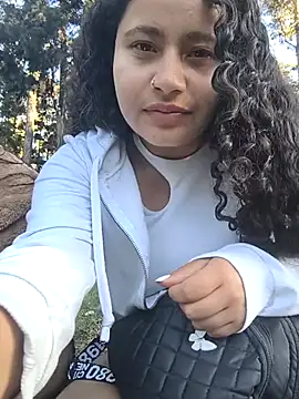 Pokazy przed kamerką – Yaya_watson