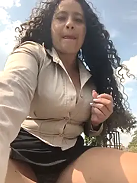 Pokazy przed kamerką – Yaya_watson