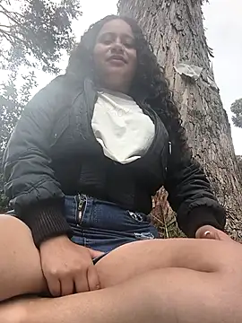 Pokazy przed kamerką – Yaya_watson